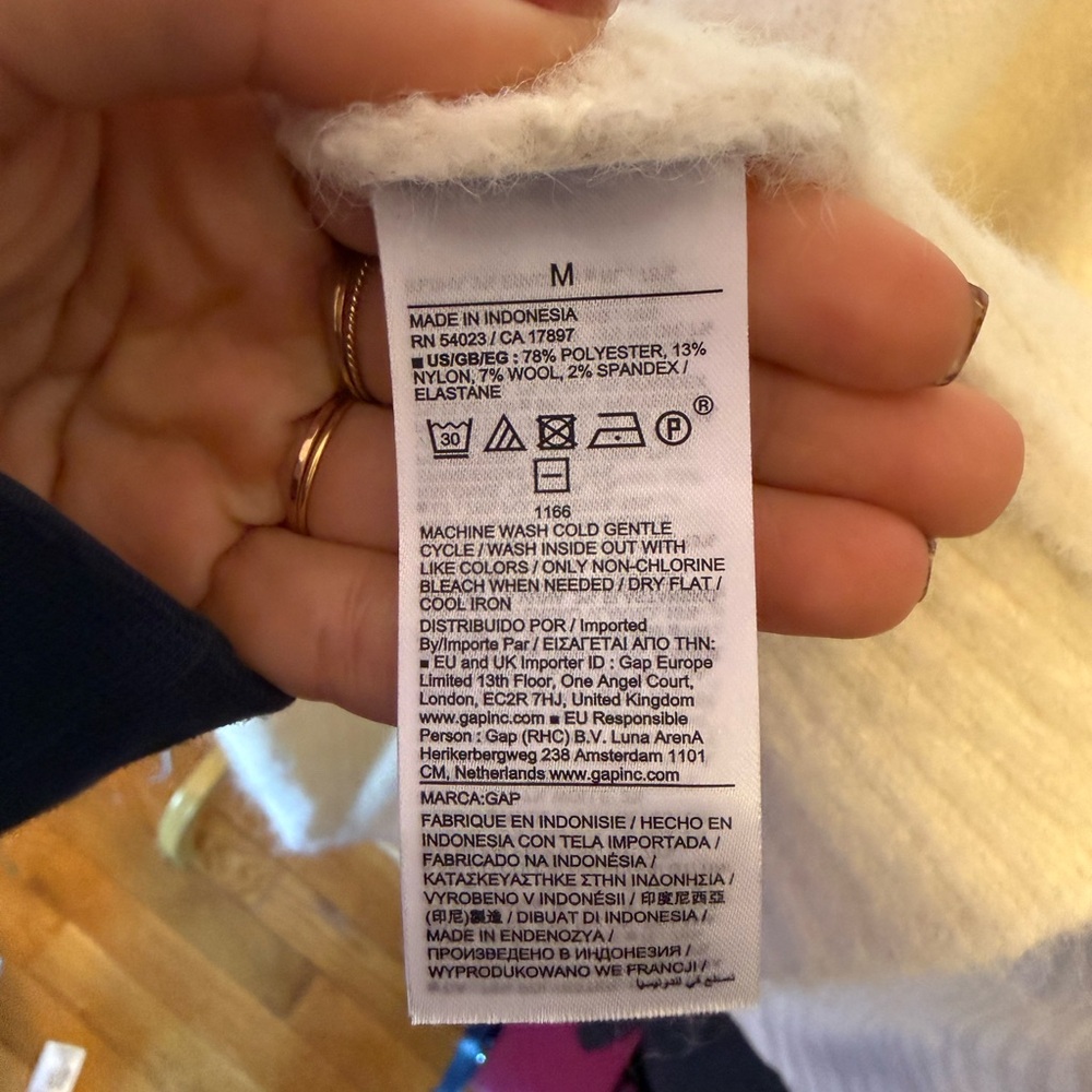 Gap Women’s Fuzzy Oversized Slouchy Turtleneck Sweater Cream Size Medium NWOT - Picture 4 of 6